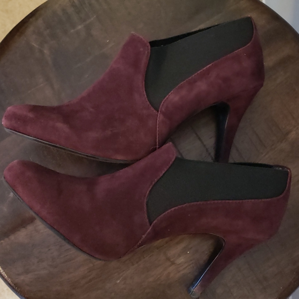 Plum suede bootle are in excellent shape